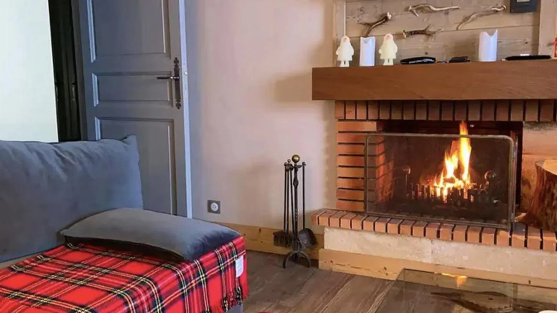 Cosy And Spacious Family Nest With Superb View Courchevel France