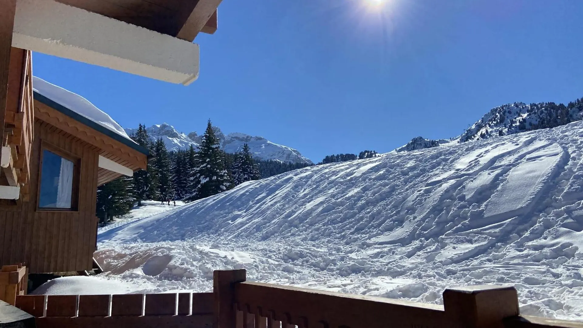 Cosy And Spacious Family Nest With Superb View Courchevel Chalet