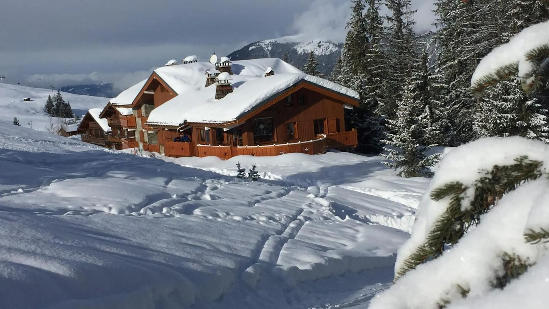 Cosy And Spacious Family Nest With Superb View Courchevel 0*,  France